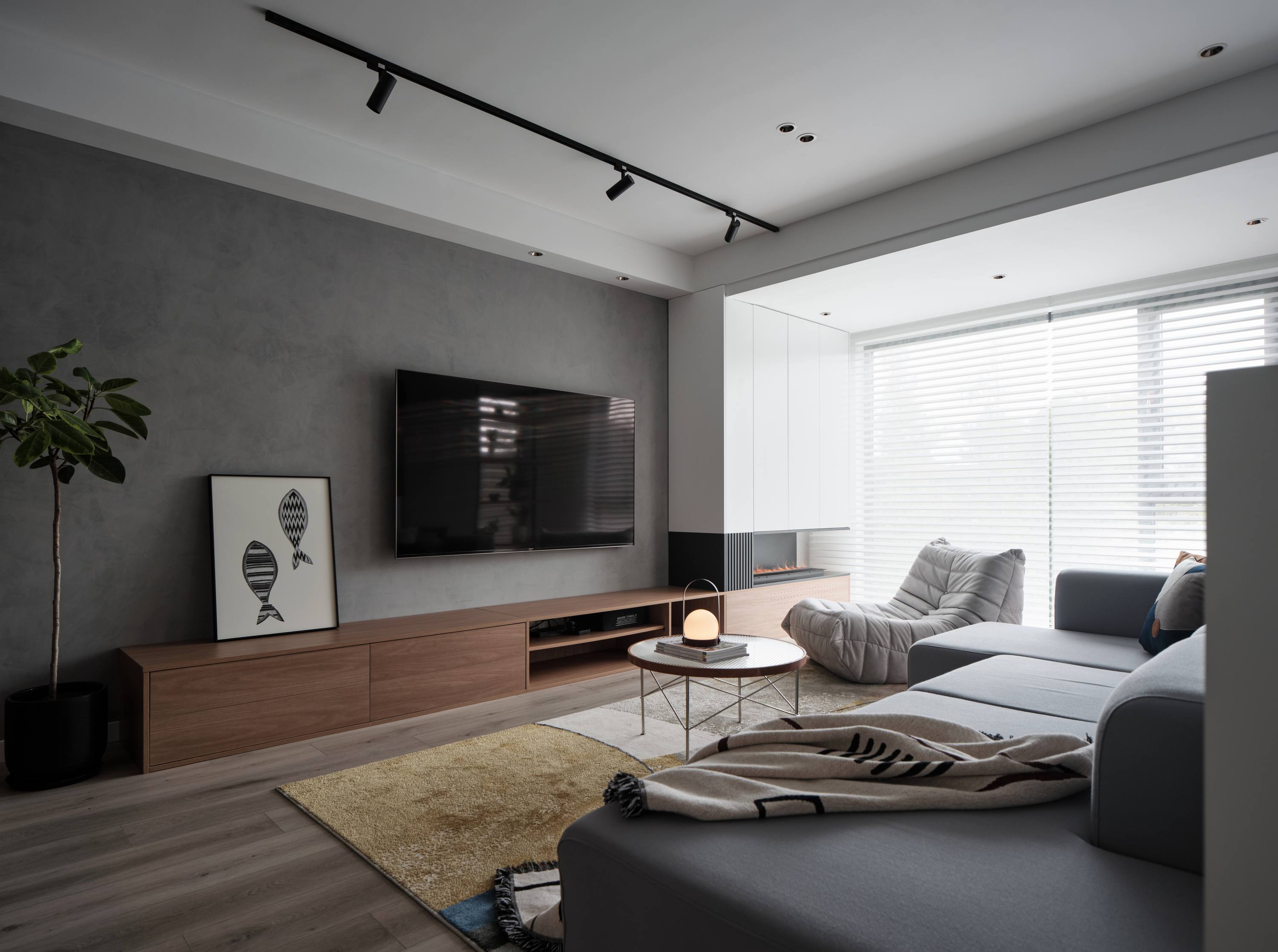 外面的落英繽紛不值得留念,這里的世界才更讓人向往。